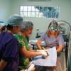 Volunteer Veterinarian Dr.Jeff Young stopping by the Spay Panama Clinic to train some of our vets on early spay/neuter, 2004.